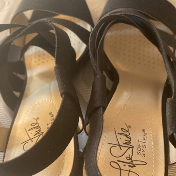 Black strapped heels NWOT - Picture 8 of 8